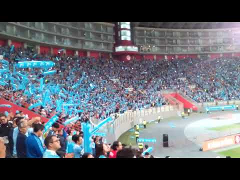 "CRISTAL Y EMELEC INGRESAN A LA CANCHA / ESTADIO NACIONAL " Barra: Extremo Celeste • Club: Sporting Cristal