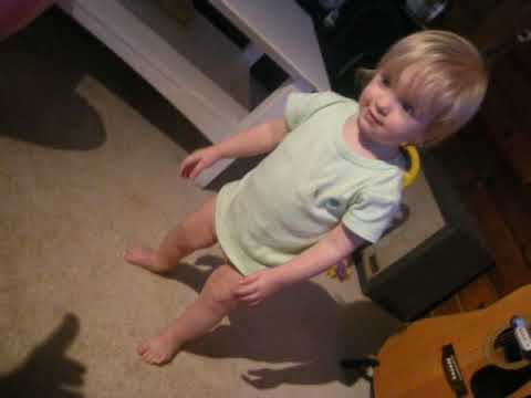 Dancing Baby Takes First Step on Birthday! EXTRA!