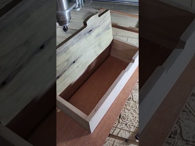 Vídeo relacionado con Idea Caja metálica con tapa de bisagra, Almacenamiento 20,3 cm x 10,3 cm x 3,5 cm, Paquete de 3