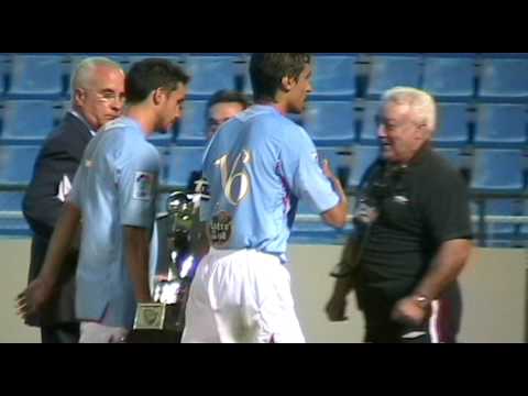 DANI ABALO Y FRAN NOGUEROL llevan la copa al vestuario