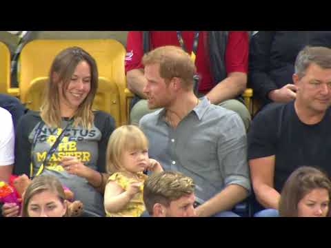 Criança Rouba Pipoca do Príncipe Harry