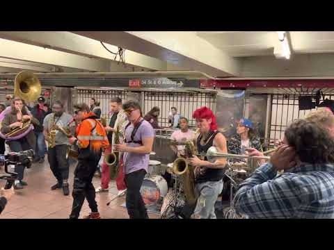 Leo P With Lucky Moon Zooz 2 #luckymoonzooz #toomanyzooz #moonhooch #luckychops