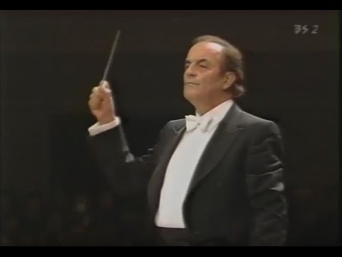 Bach-Stokowski: Toccata and Fugue - Charles Dutoit conducts