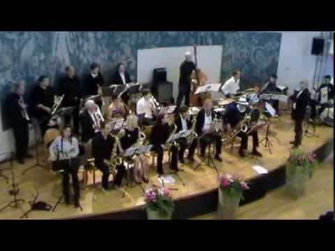 George & Ira Gershwin, arr. Sammy Nestico: Strike Up The Band