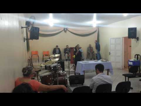 A IRMA DALCIZA NO CULTO DE SANTA CEIA LOUVANDO JOÃO VIU.