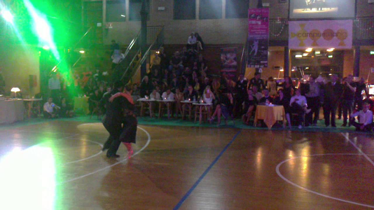 Esibizione di Sebastian Arce e Maria Montes al Palamartino di Bari il 10-11-12.MP4