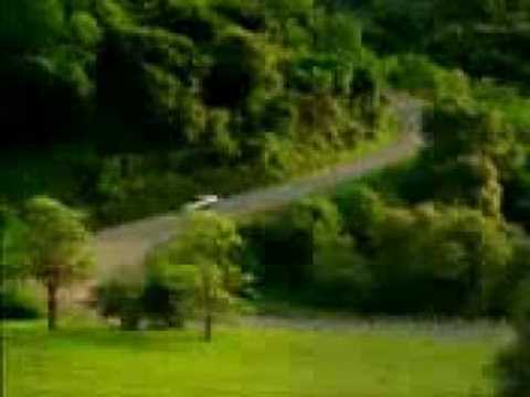 Auto sulla collina...