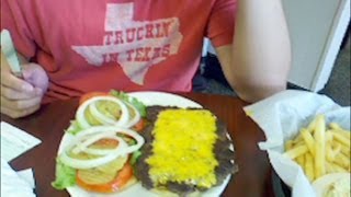 preview picture of video 'Eating A One-Pound Hamburger (The Big John) At The Nashville Biscuit House'