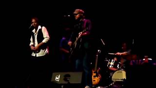 Todd Snider with Hayes Carll "Good Hearted Woman" (Waylon Jennings cover) 7/24/12 Iowa City 2 of 2