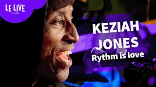 Keziah Jones chante Rhythm Is Love en concert privé