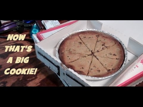 Papa Johns Pizzas & Chocolate Chip Cookie Review