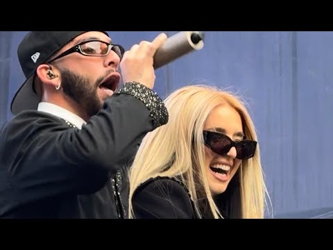 @lolaindigochannel  aparece de sorpresa en el concierto @ManuelTurizoMTZ