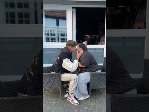 Luca KÜSST Sandra 😱💋