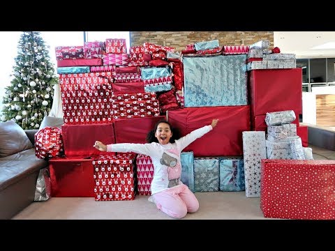 Christmas Morning Tiana And Family Opening Presents - Toys AndMe Special