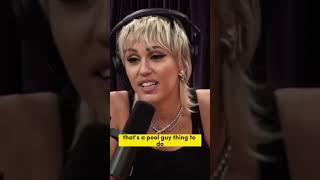 Miley Cyrus exposed her Dad Billy Ray Cyrus about chickens 😂