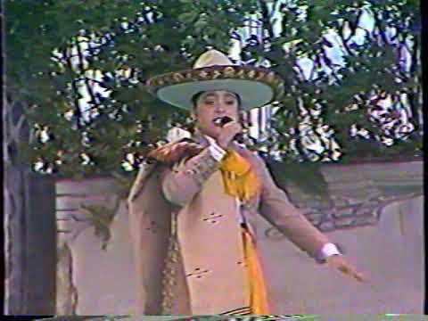 Cecilia Gallardo  -MI BARRIO (1992) - Viva México
