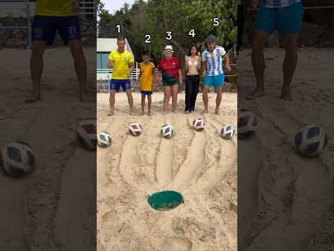 1, 2, 3, 4, 5?) ⚽️🪣 #football #soccer #beach #guess #who