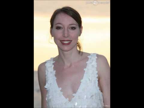 download lagu mp3 mp4 Jeanne Cherhal Merci, download lagu Jeanne Cherhal Merci gratis, unduh video klip Jeanne Cherhal Merci
