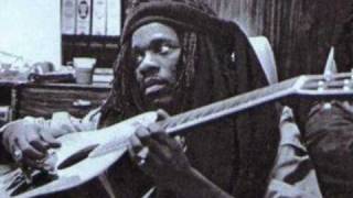 Dennis Brown  -  Let Love In