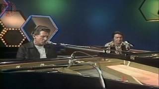 Jerry Lee Lewis And Mickey Gilley medley on Pop Goes The Country 1978
