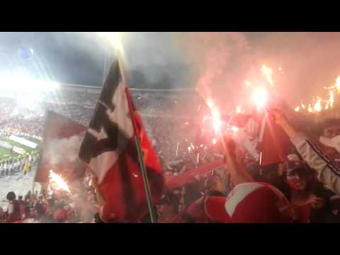 "La Guardia Albi-roja Sur, & Su Bengalazo En La Final 2014, Ante Ind. Medellin." Barra: La Guardia Albi Roja Sur • Club: Independiente Santa Fe