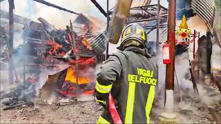 deposito-in-fiamme-a-contrada-sant-eustachio-indagano-i-carabinieri