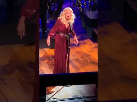 Kristin Chenoweth “If He Walked Into My Life”