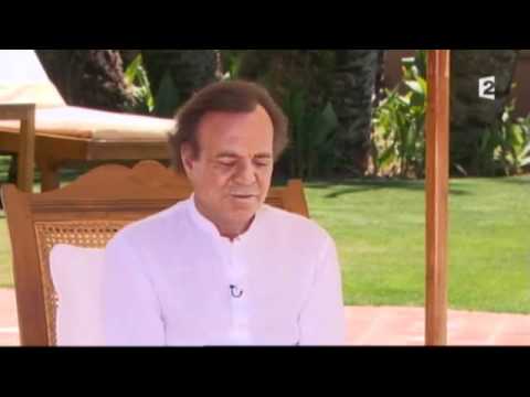 Julio Iglesias et Michel Drucker rendent hommage à Charles Aznavour - juin 2012