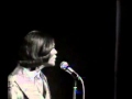 The Queen Dionne Warwick — Killing me Softly  (Live at Paris, 1973)