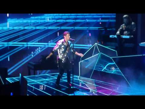 Nick Jonas Chains - Billboard 2015
