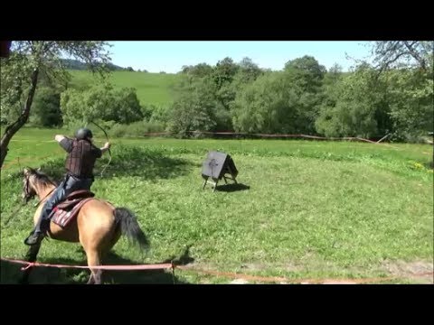 Native american VS Turkish horseback archery