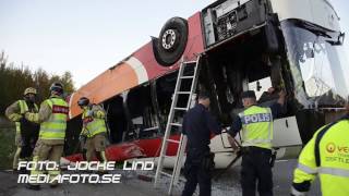 preview picture of video 'LINKÖPING: Linjebuss hamnade på taket efter olycka'