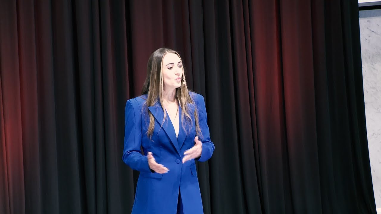 Alicia Smith on stage