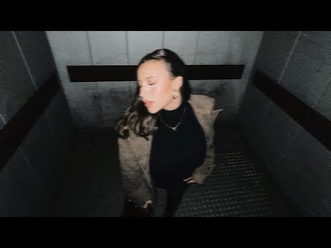 ♡༺ @dessystefanou vibing along to ladies in my crib ༻ ♡