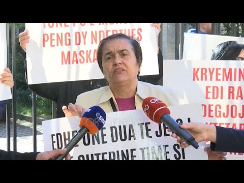 Protestë për problematikën e pallatit: 500 banorë nuk i lë pronari tjetër të futen në pallat