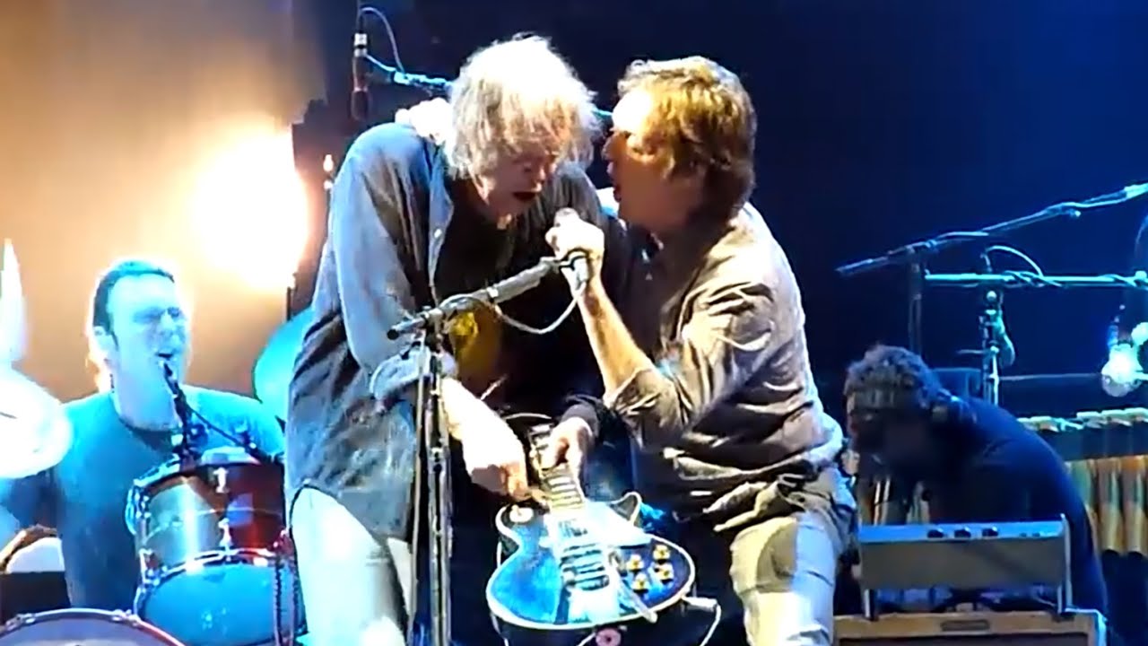 Neil Young & Paul McCartney A Day In The Life - YouTube