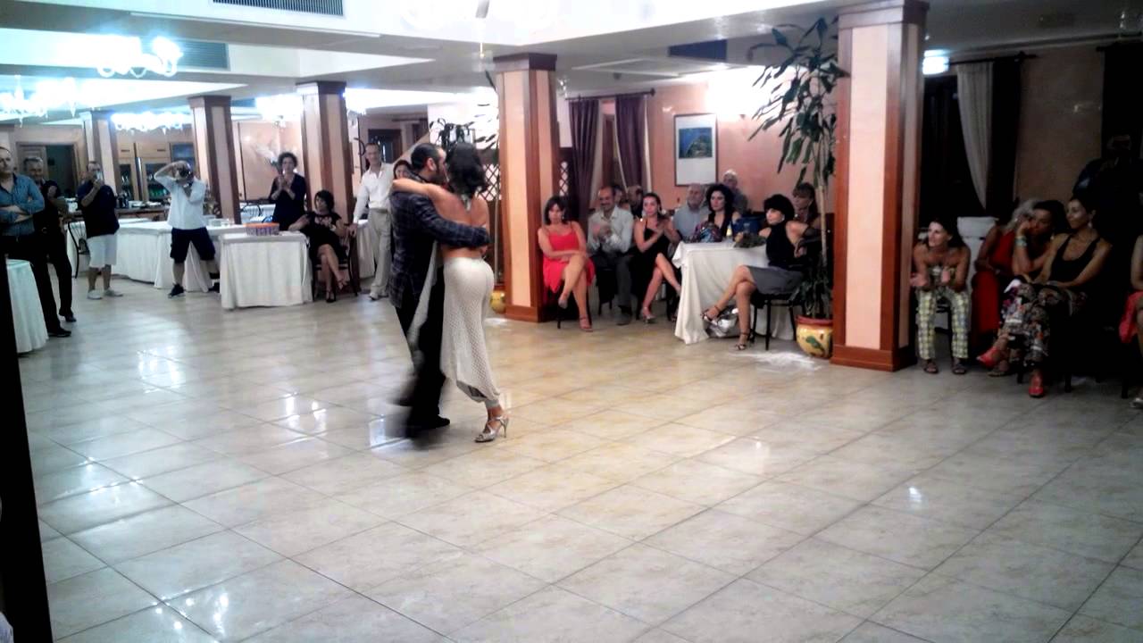 Nora Witanowsky e Juan Carlos Martinez - La milonga dei Castelli  (1)