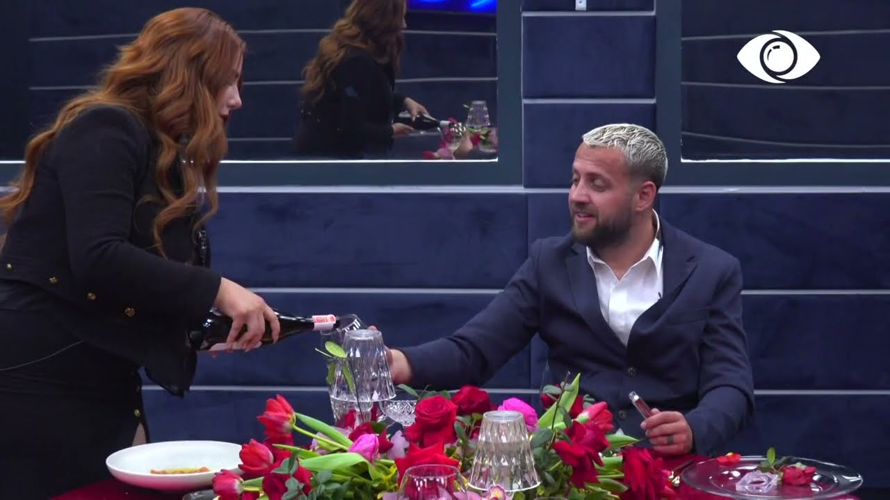 Darka Luiz-Tea/ Kiara hyn papritmas në dhomë