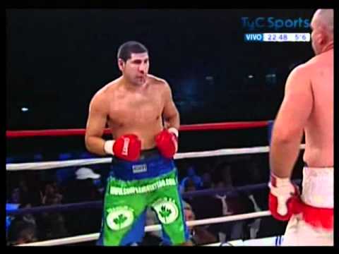 Octavo round de la pelea La Mole vs. Zarate. Nocaut