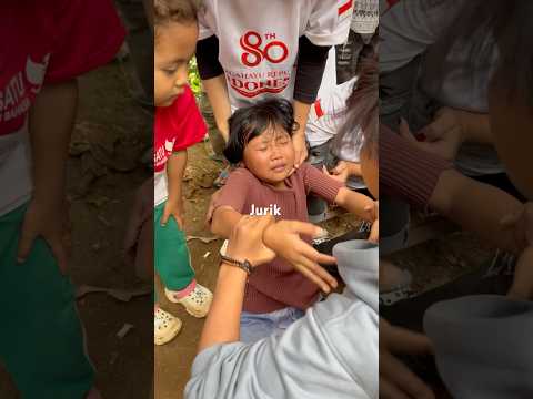 Detik detik gadis bocil di sembuhkan dari kesurupan ​⁠@Jurik-1