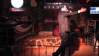 Andy Lynch Sings "Galway Girl" LIVE at St Eugenes Bar Tenerife