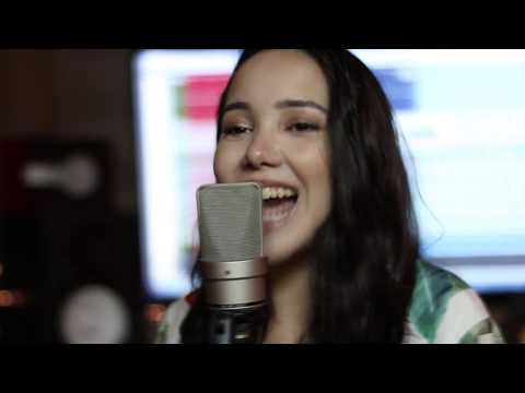 Victória Bertoldo - Dois Lados (Clipe Oficial)