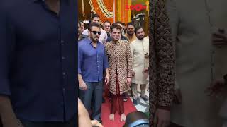 Salman Khan arrives in style at Rrahul Kanal's wedding #shorts #salmankhan