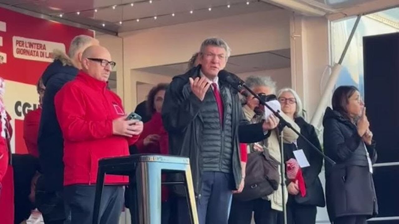 Firenze, Landini: "Vero obiettivo della manovra' e' il riarmo"