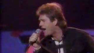 HUEY LEWIS &amp; THE NEWS (Live) - JACOBS LADDER