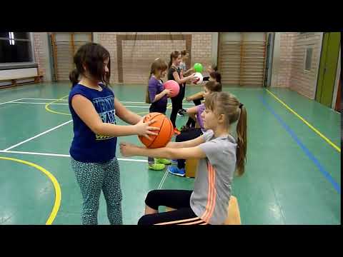 Baggern mit verschiedenen Bällen (2)