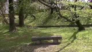 preview picture of video 'The Restful bench in the Himeji Castle　姫路城内にある安らかなるベンチ'