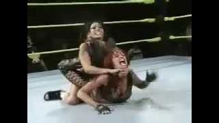 Shelly Martinez Signature - Leg Trap Camel Clutch