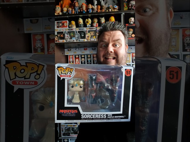 Vídeo relacionado con Funko Pop! Town: Masters of The Universe - Sorceress with Castle Grayskull - Figura de Vinilo Coleccionable - Idea de Regalo - Mercancía Oficial - Juguetes para niños y Adultos