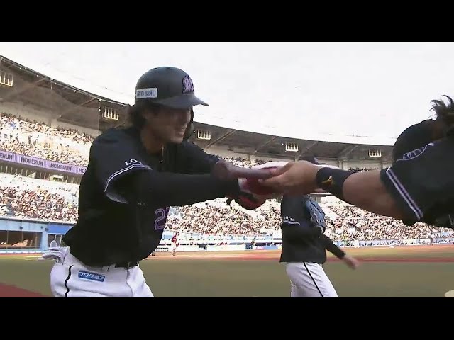 【3回裏】甘く入った球を捉える!! マリーンズ・岡大海 左中間へ第6号ソロホームラン!! 2022年8月28日 千葉ロッテマリーンズ 対 東北楽天ゴールデンイーグルス